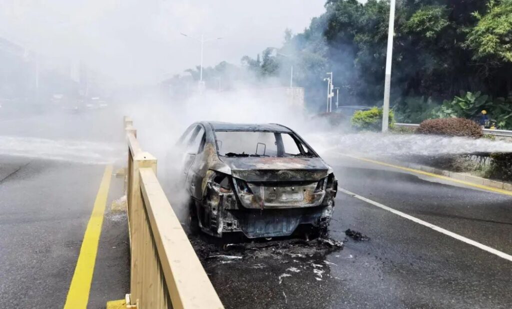 车企在装冰箱彩电，老天爷在考防水防火