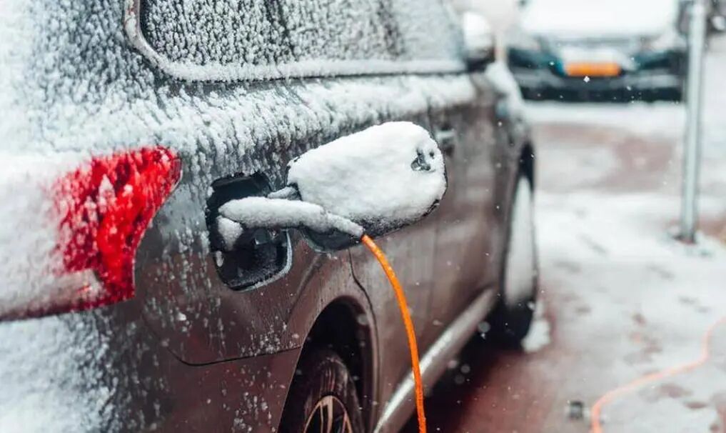 车企在装冰箱彩电，老天爷在考防水防火
