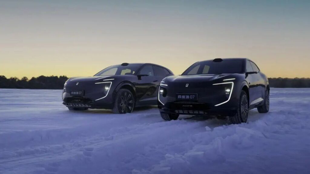 车企在装冰箱彩电，老天爷在考防水防火