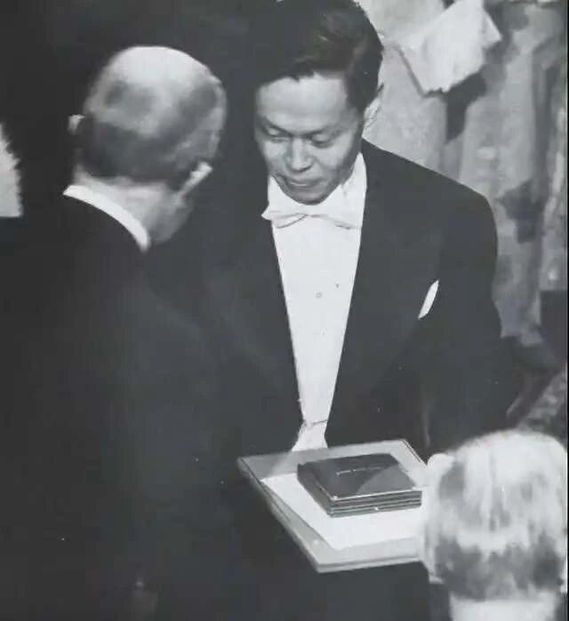 杨振宁逝世，他曾间接推动芯片和新能源发展