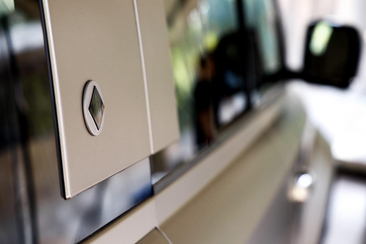 路虎卫士OCTA，引爆“方盒子”巅峰对决