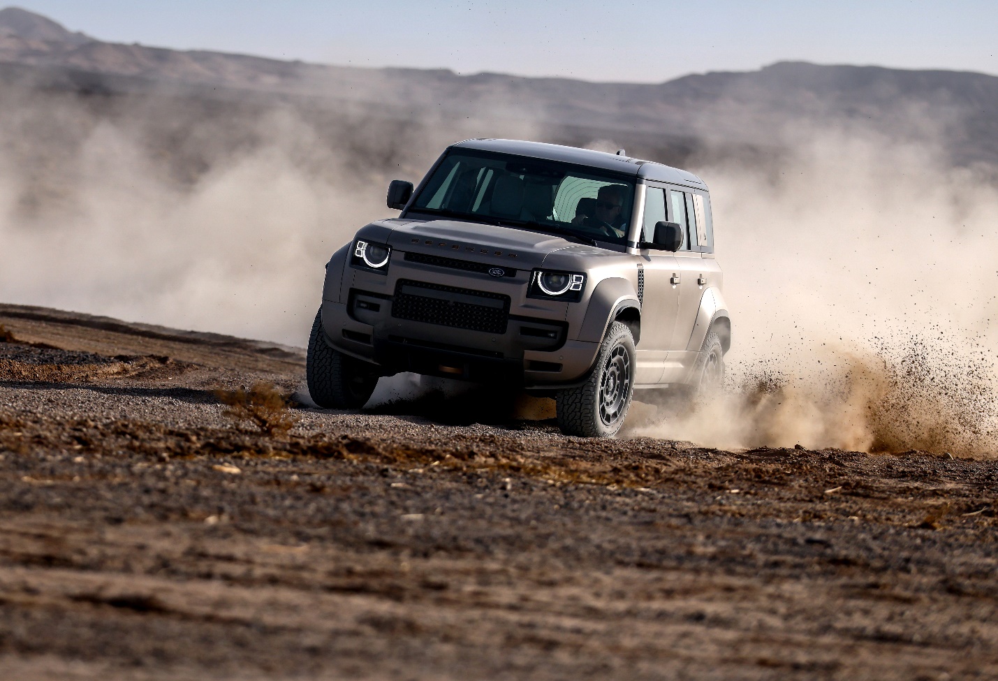 路虎卫士OCTA，引爆“方盒子”巅峰对决