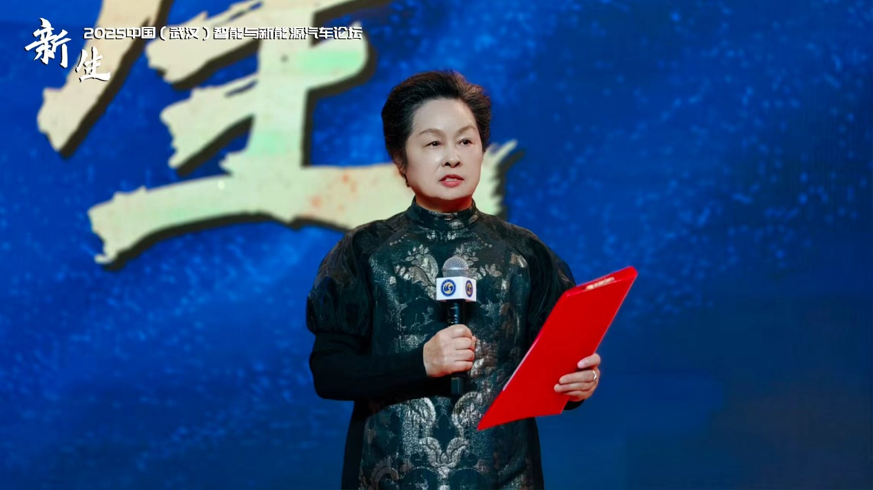呼唤“新生” 别无选择 2025中国（武汉）智能与新能源汽车论坛隆重举行