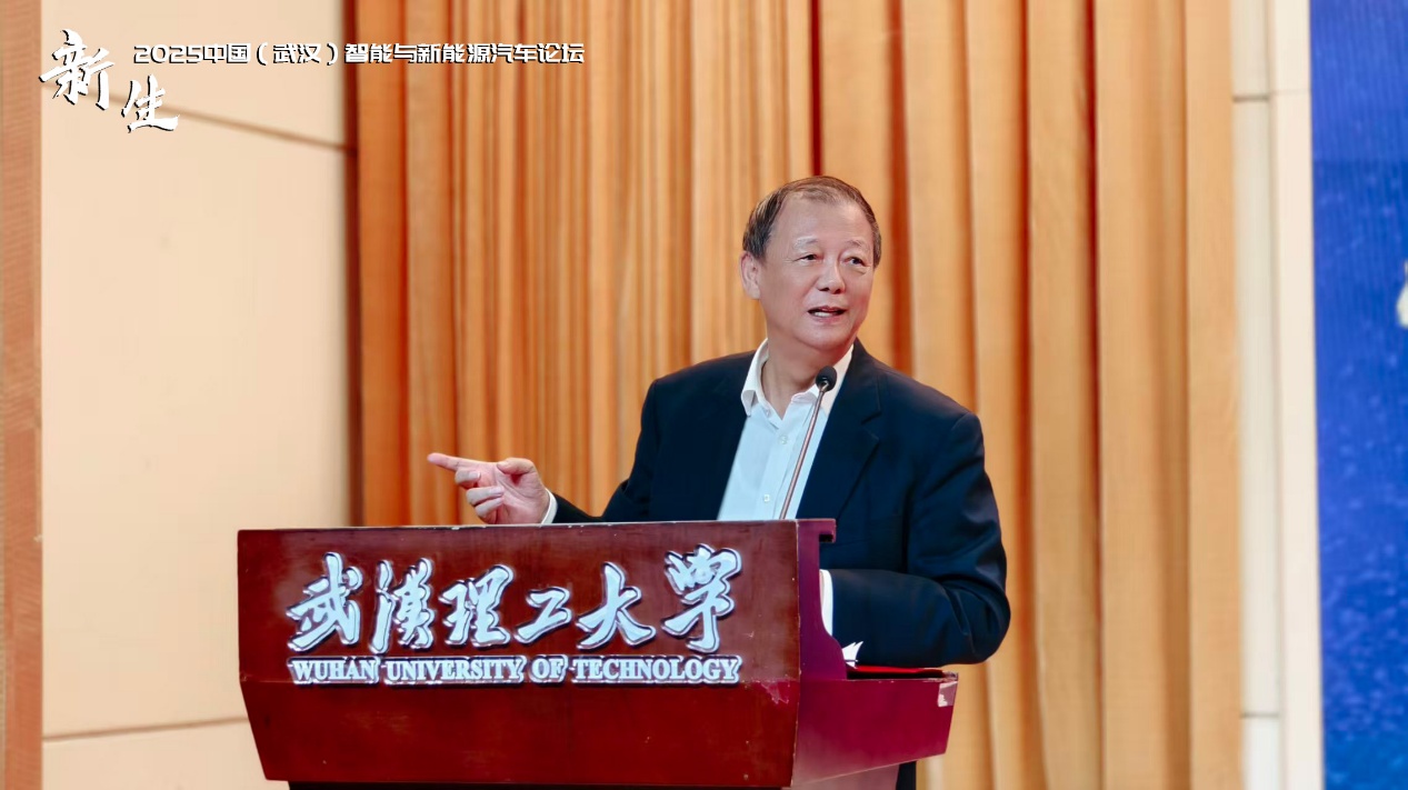 呼唤“新生” 别无选择 2025中国（武汉）智能与新能源汽车论坛隆重举行