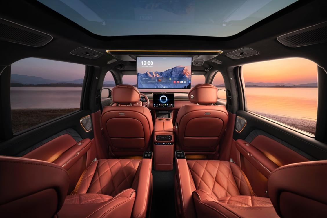 岚图泰山座舱亮相，详解山海环抱设计、超感AI座椅、全场景供电黑科技