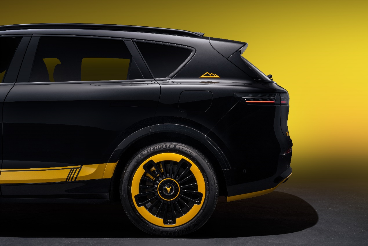 更运动更个性，岚图FREE+再推新，仅售27.99万元