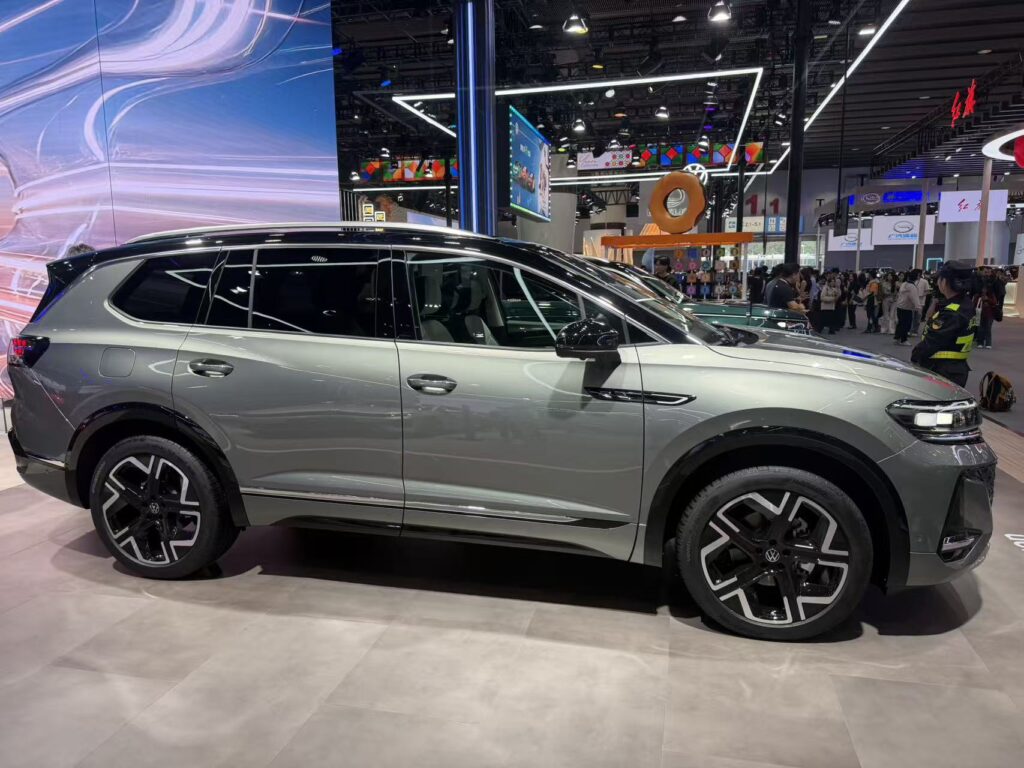 三千万里程碑后启新程，一汽-大众展示油电并行与智能普惠路线图 | 广州车展