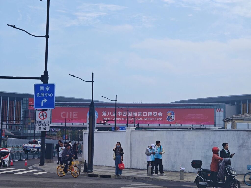 正确打开进博会：看热闹是海外车企，看门道是中国科技