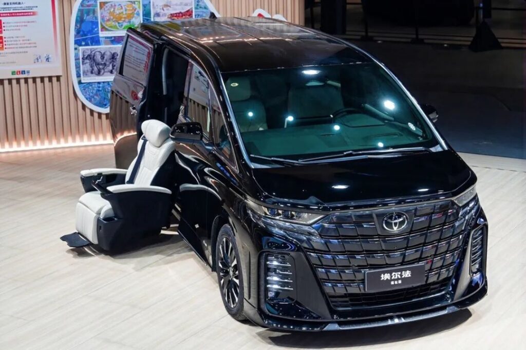 进博会上的丰田“味道”：多路径技术调和中国消费新需求