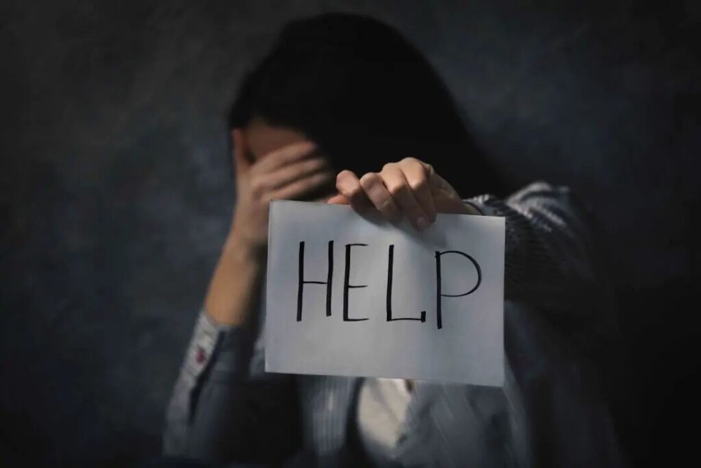 两座隐形大山，死死压着电车