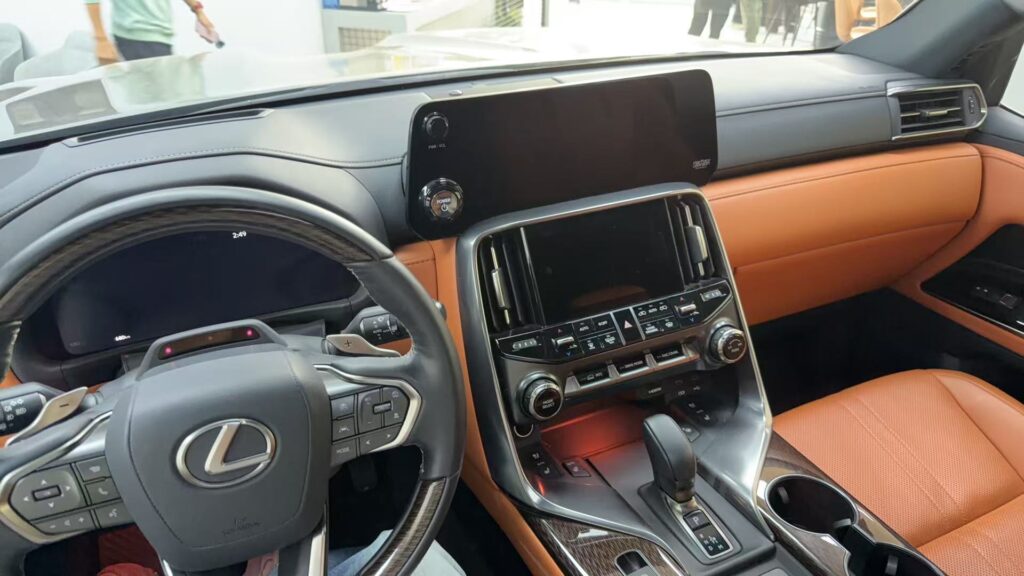 雷克萨斯越野体验活动在沪举行，LX700h+GX550h演绎豪华越野新境界