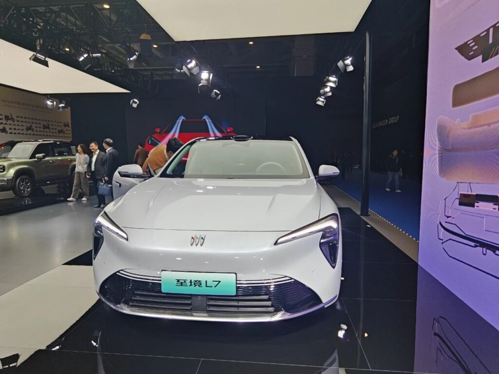 正确打开进博会：看热闹是海外车企，看门道是中国科技