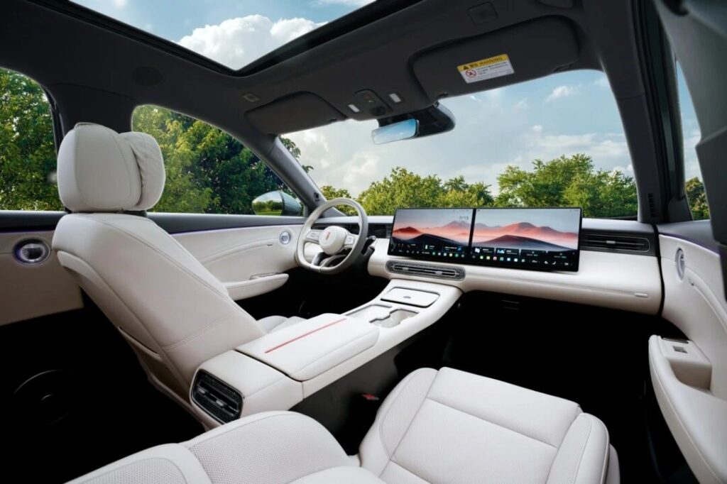 月销超4.5万、今年1~10月累计38.15万！一汽红旗新能源转型成果初显