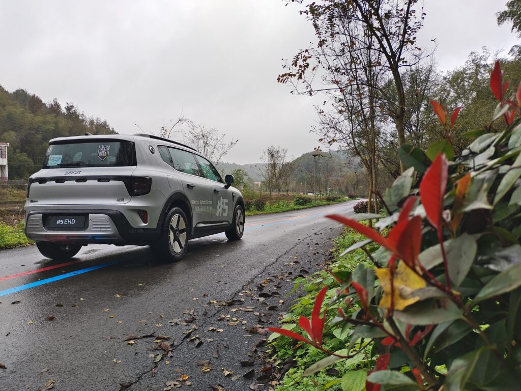 从郑州到六安，开着Smart精灵#5 EHD，我竟在暴雨中跑出了"无焦虑"的快感！