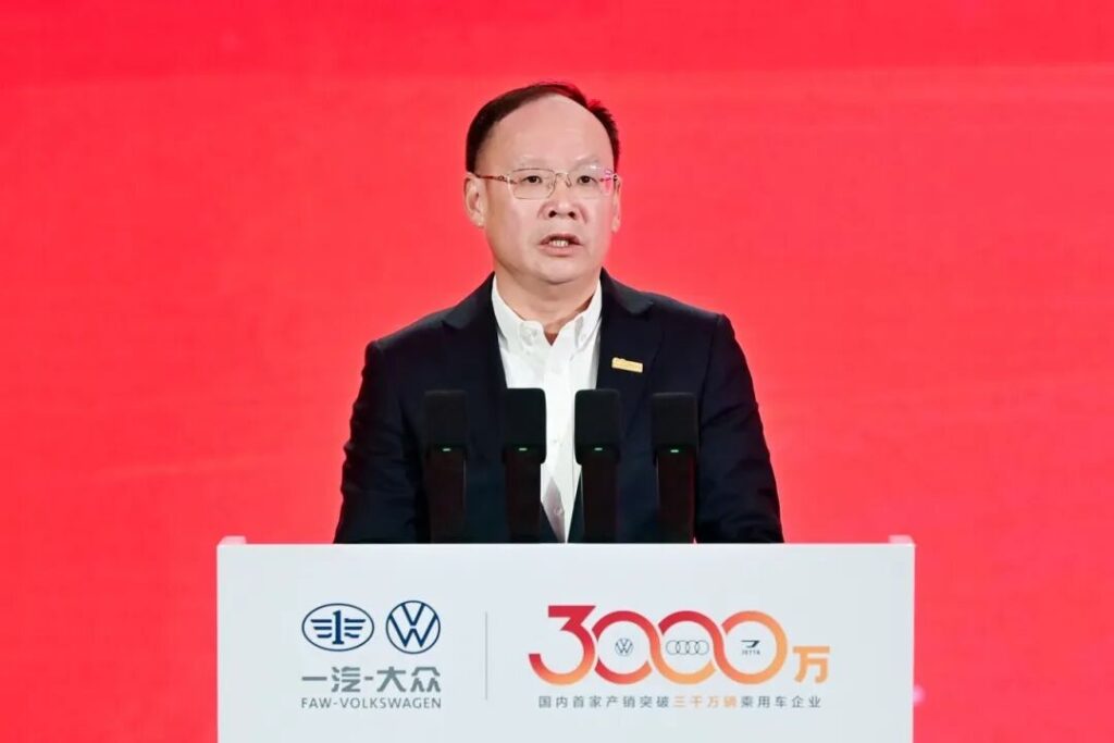 “替每个中国人挣了四千块”