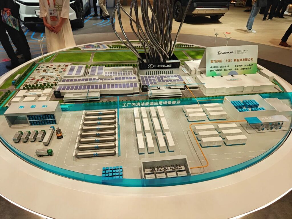 正确打开进博会：看热闹是海外车企，看门道是中国科技