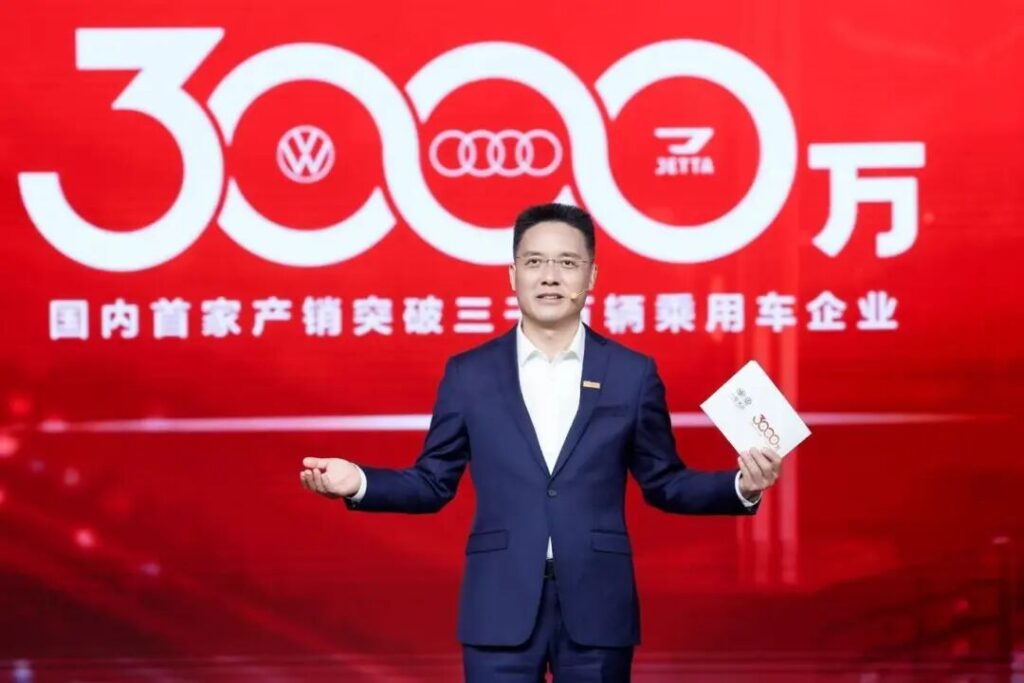 “替每个中国人挣了四千块”