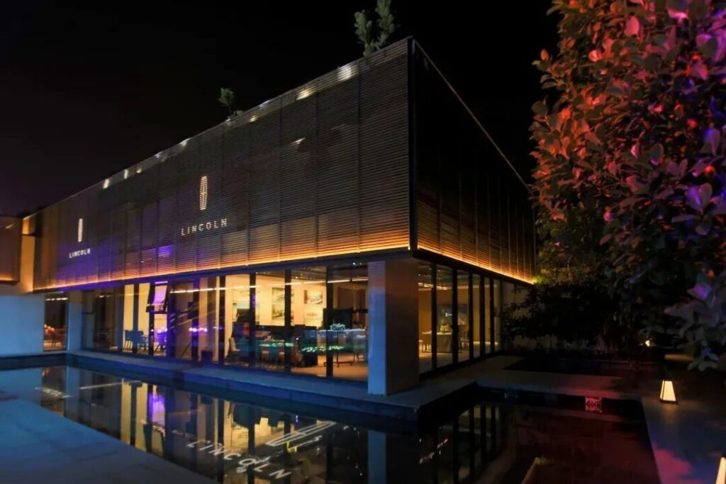 中国豪华车市的三个时代丨15年的热血与荣光⑤