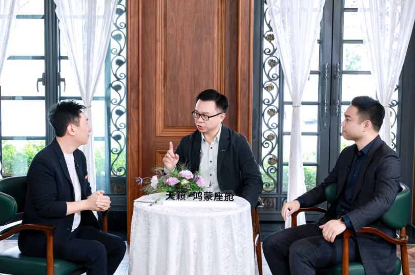 东风日产公布“油电同智”战略首车：天籁·鸿蒙座舱新车首发亮相