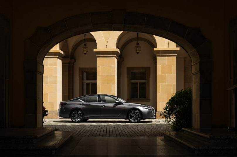 东风日产公布“油电同智”战略首车：天籁·鸿蒙座舱新车首发亮相