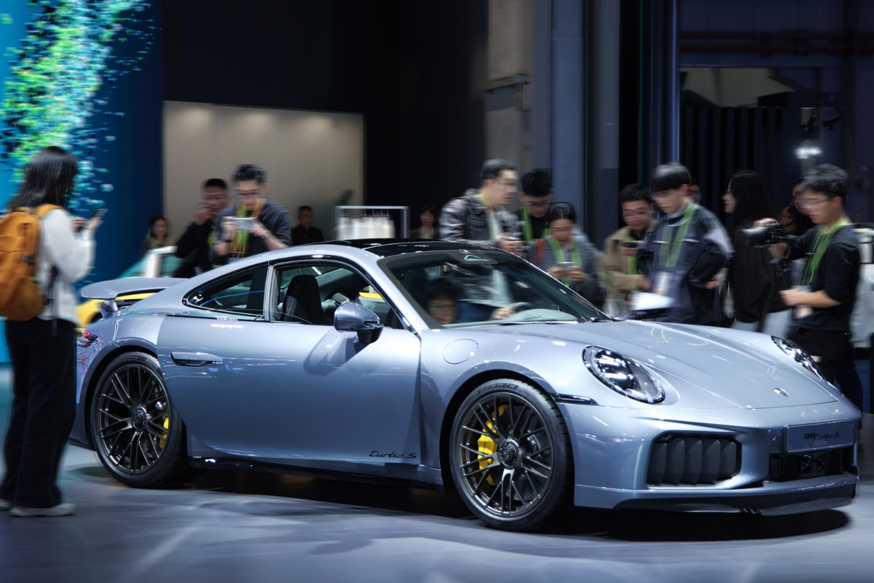 全勤生保时捷携再登进博会，两款911演绎经典与创新的时代对话