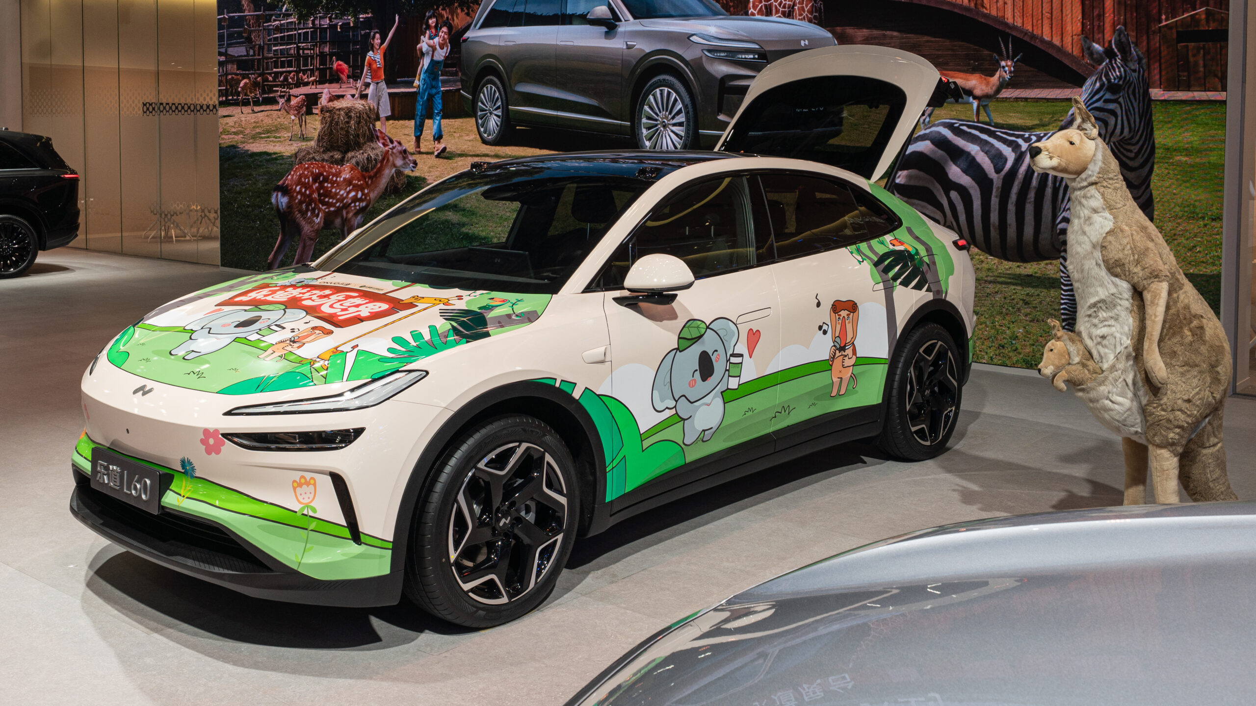 除了请来古天乐，广州车展乐道“忙起飞”