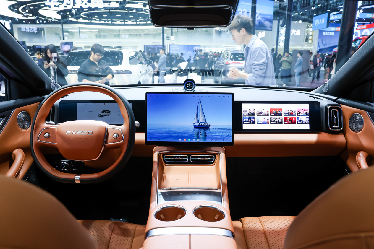 向上向新向未来，星途三车耀珠江