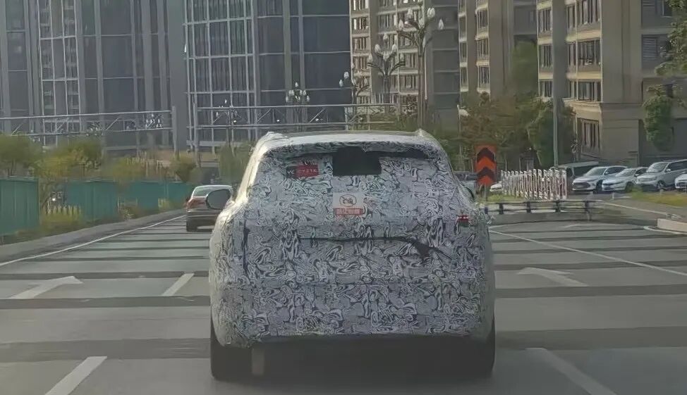 鸿蒙智行“五界”大佬齐聚，释放了什么样的信号？