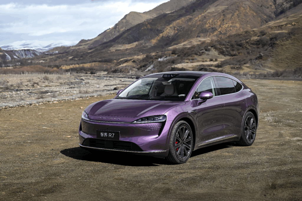 鸿蒙智行11月全系月销首破8万，厂商十强板上钉钉？