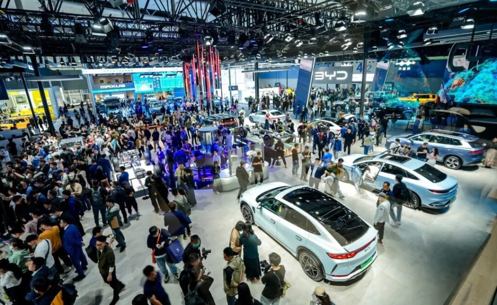 4000亿补贴难撬动增长，明年车市会跌多少？