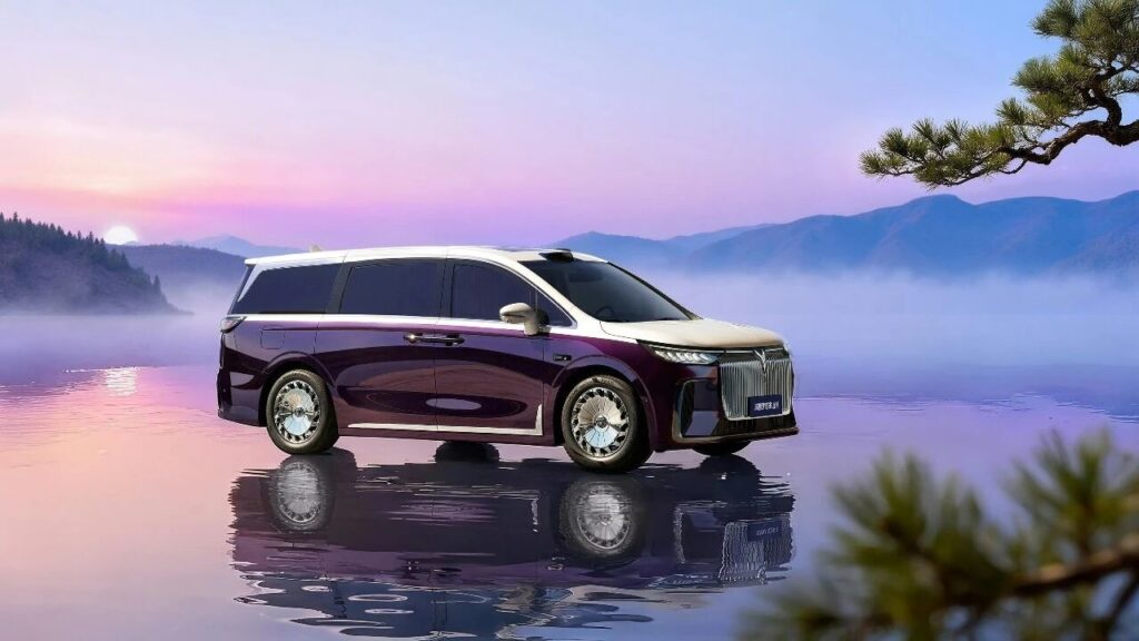 岚图汽车11月交付20005辆，追光L于12月10日上市