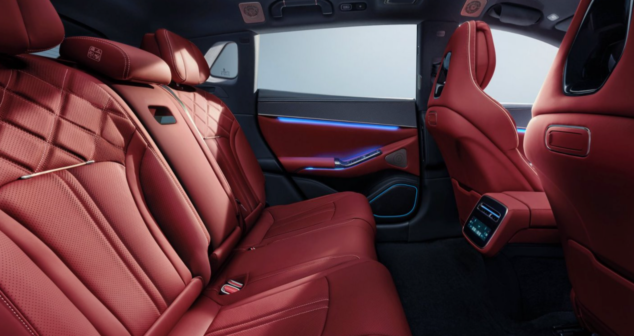 汽车的座位上AI 生成的内容可能不正确。