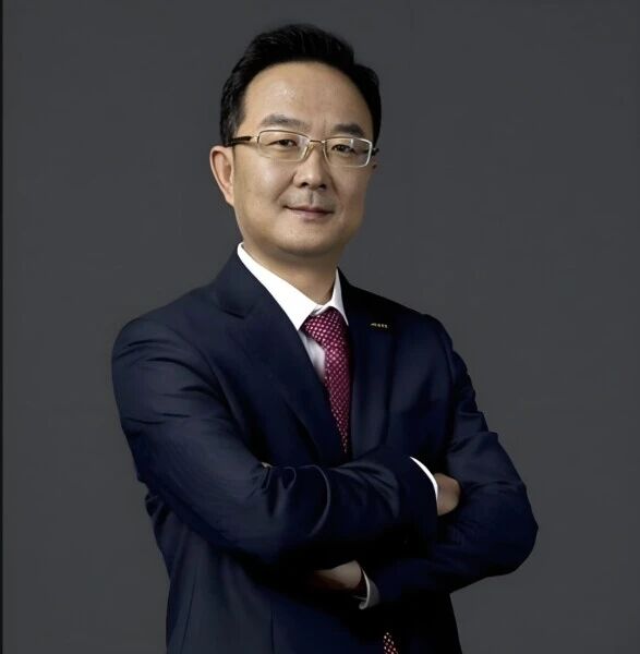 李书福交棒管理层，吉利迎来职业经理人时代