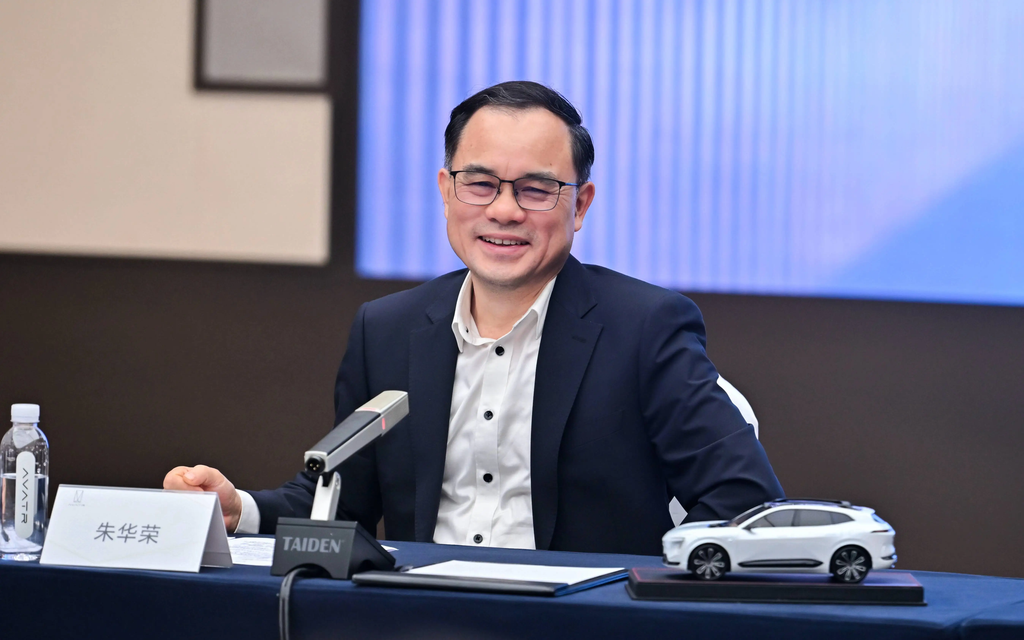 朱华荣续任长安董事长，带13位年轻干部再战