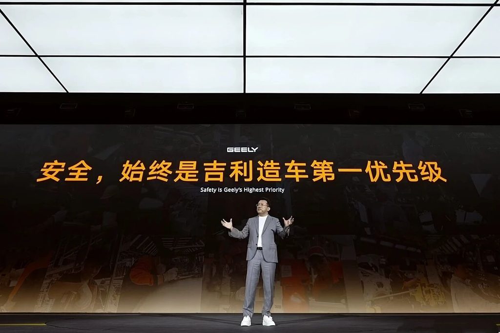 吉利智充正式登场，全新银河E5同步上市