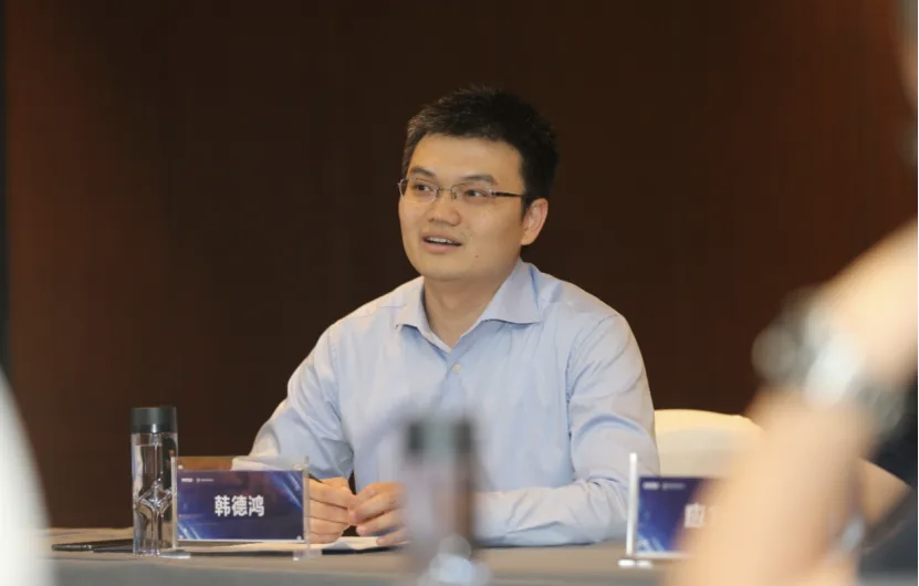 上汽通用五菱人事调整，韩德鸿接任党委书记