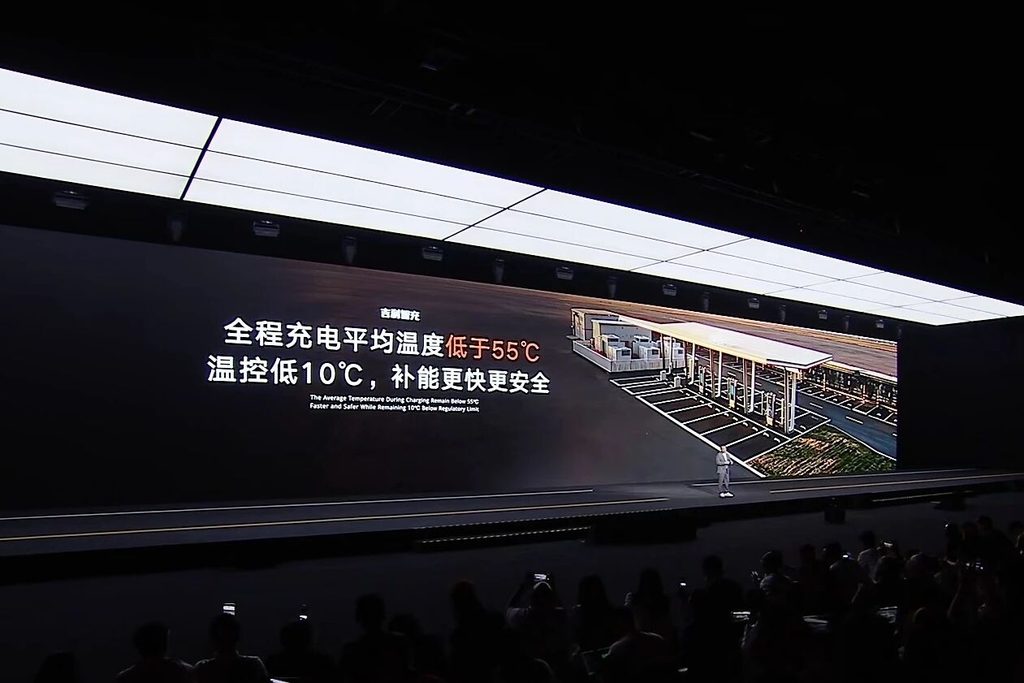 吉利智充正式登场，全新银河E5同步上市